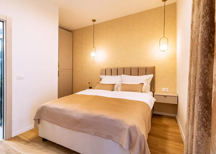 Luxury 2 Bedroom-2 Bathroom Apartment With Rooftop Terrace & Luxury Studio App