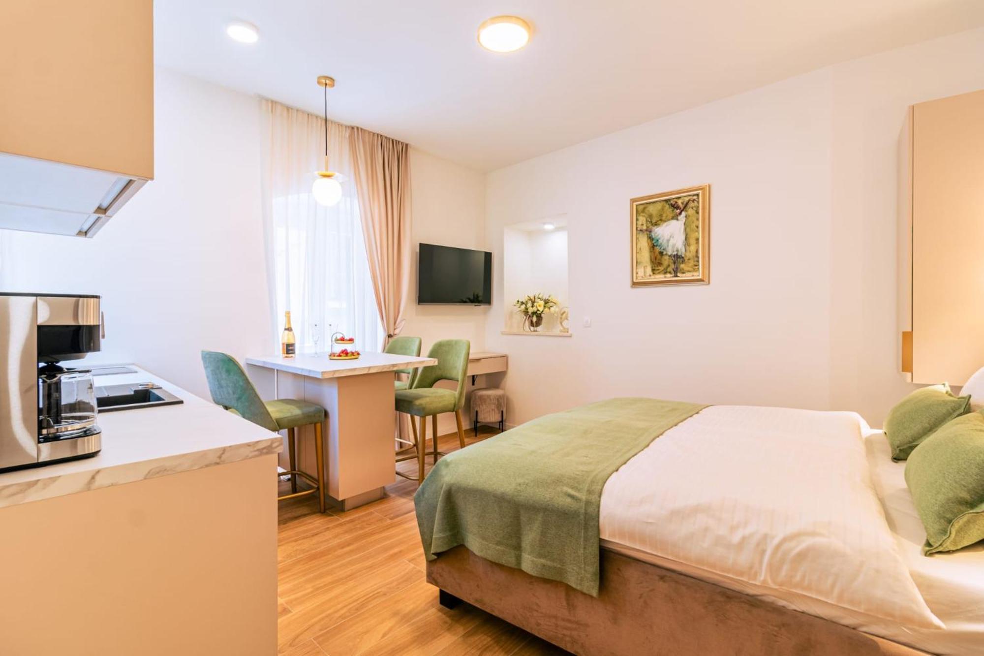 Apartment Luxury 2 Bedroom-2 Bathroom With Rooftop Terrace & Luxury App