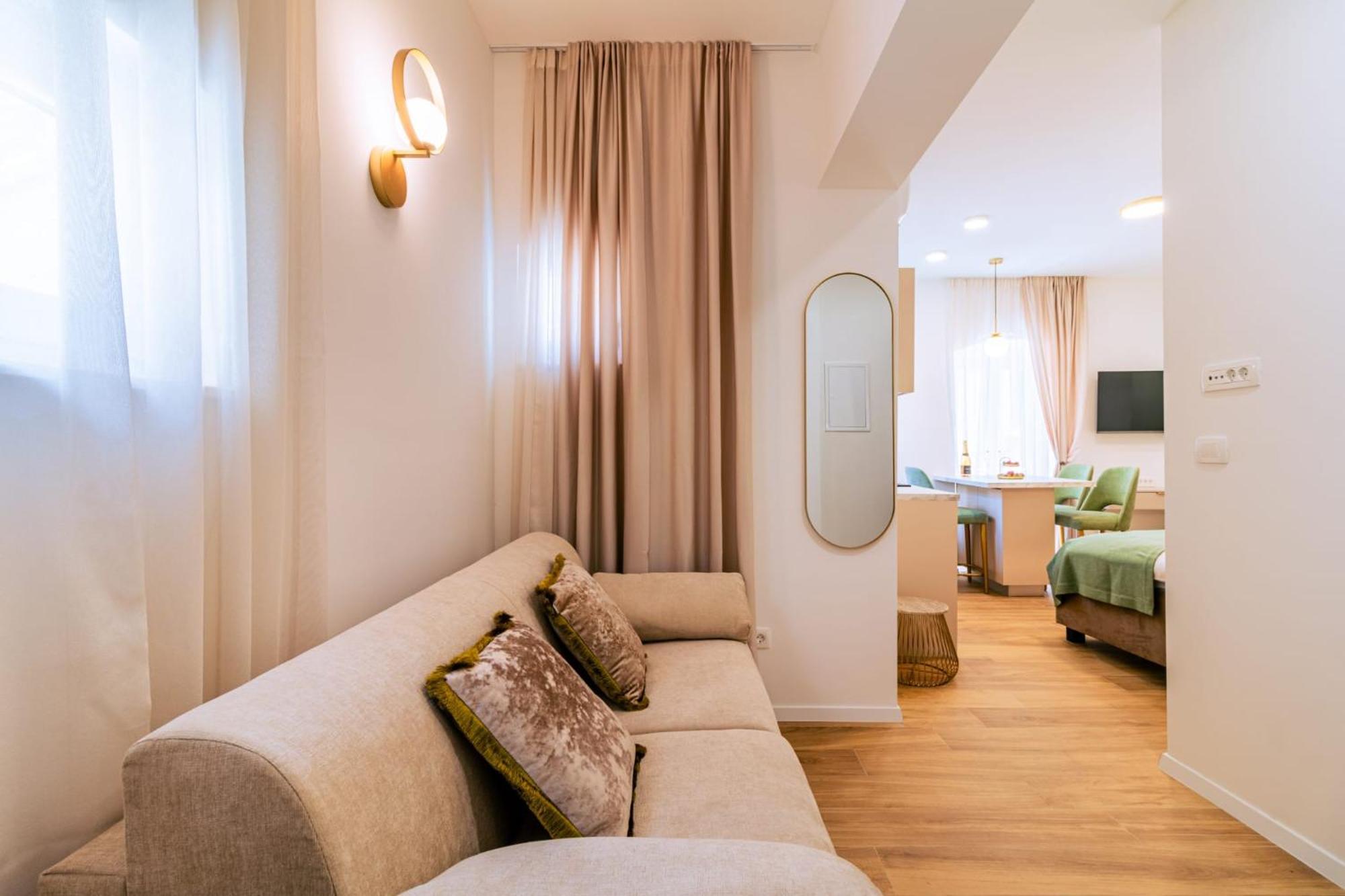 Apartment Luxury 2 Bedroom-2 Bathroom With Rooftop Terrace & Luxury App