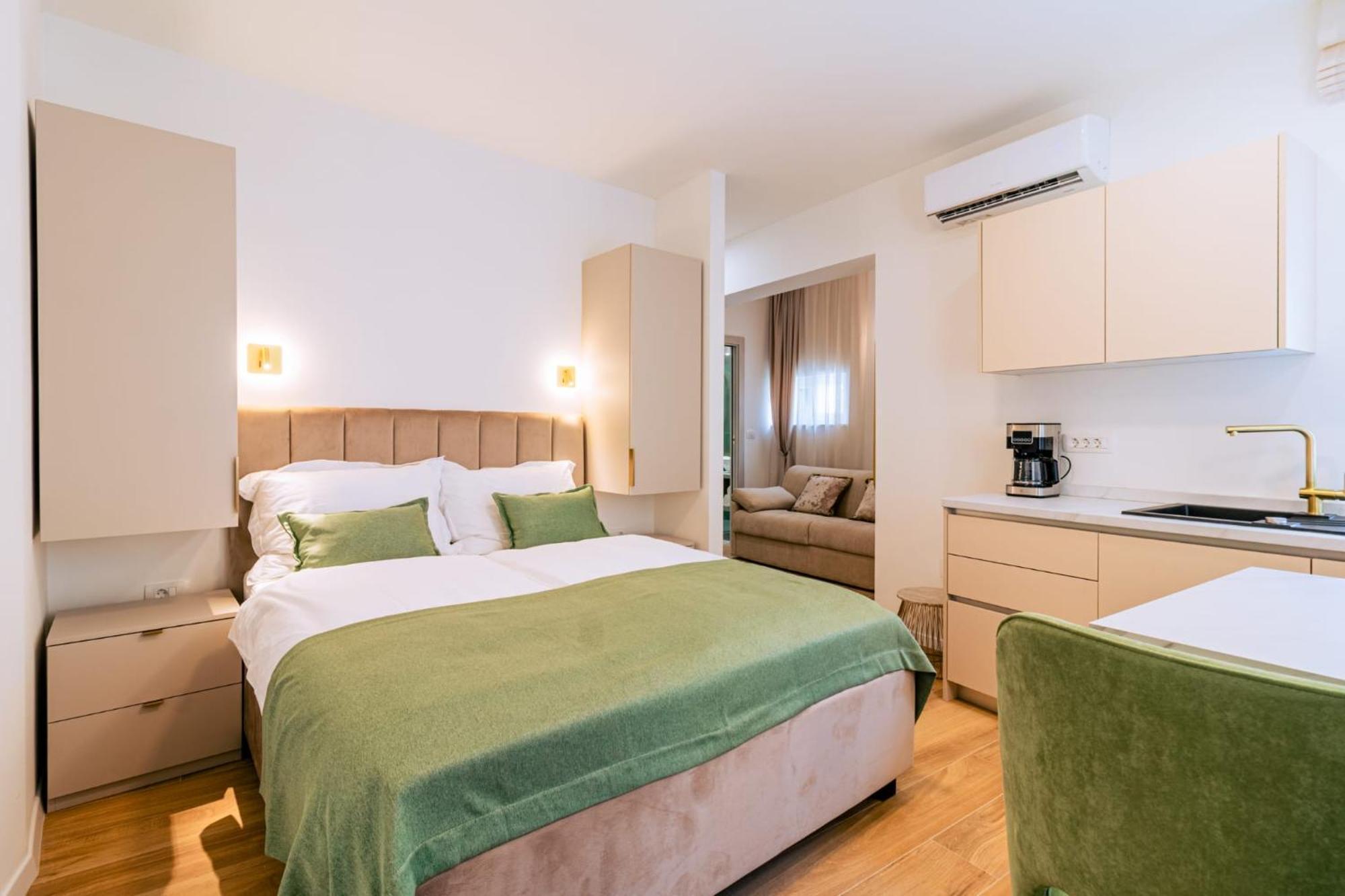 Luxury 2 Bedroom-2 Bathroom With Rooftop Terrace & Luxury App Apartment *