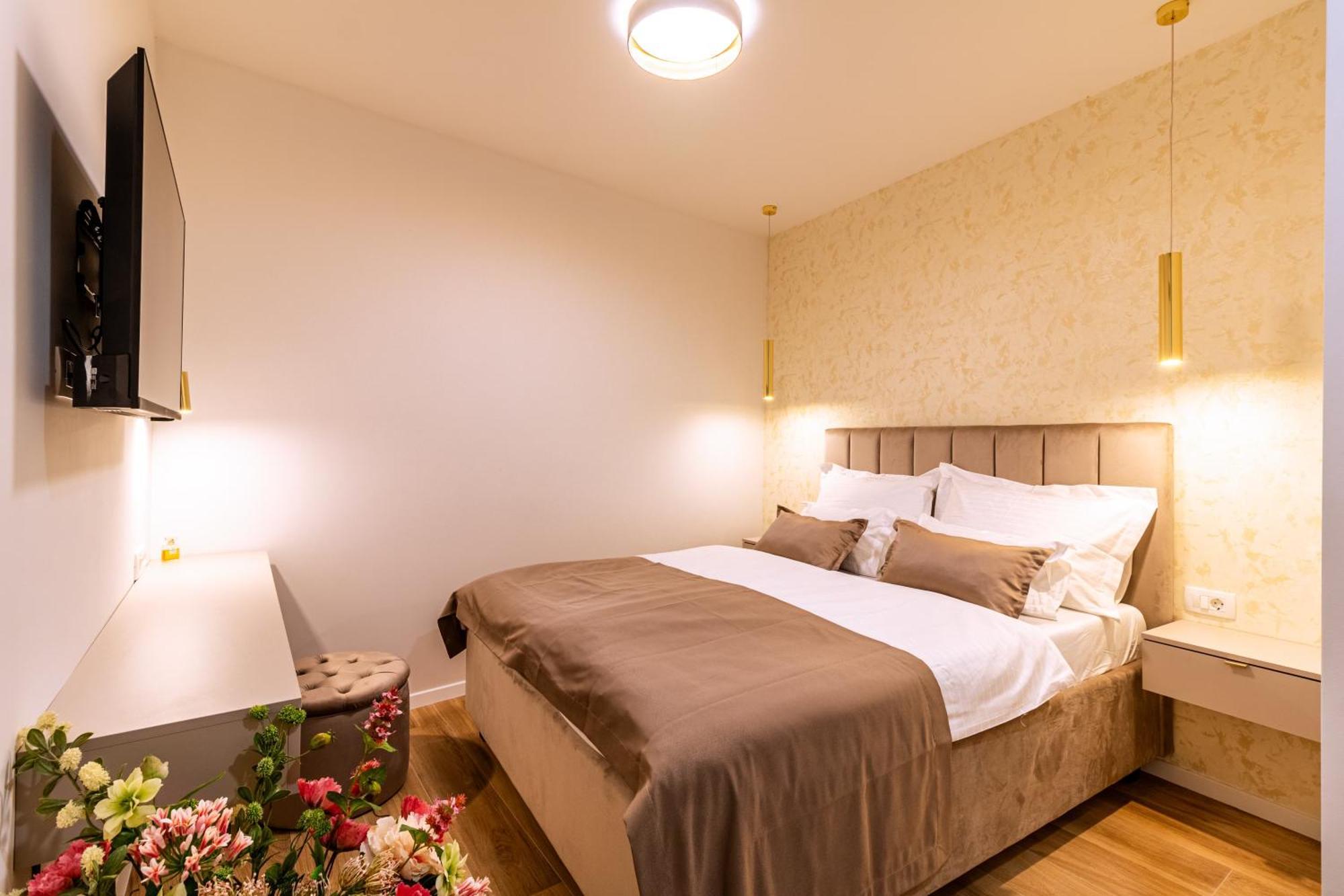 Apartment Luxury 2 Bedroom-2 Bathroom With Rooftop Terrace & Luxury App *