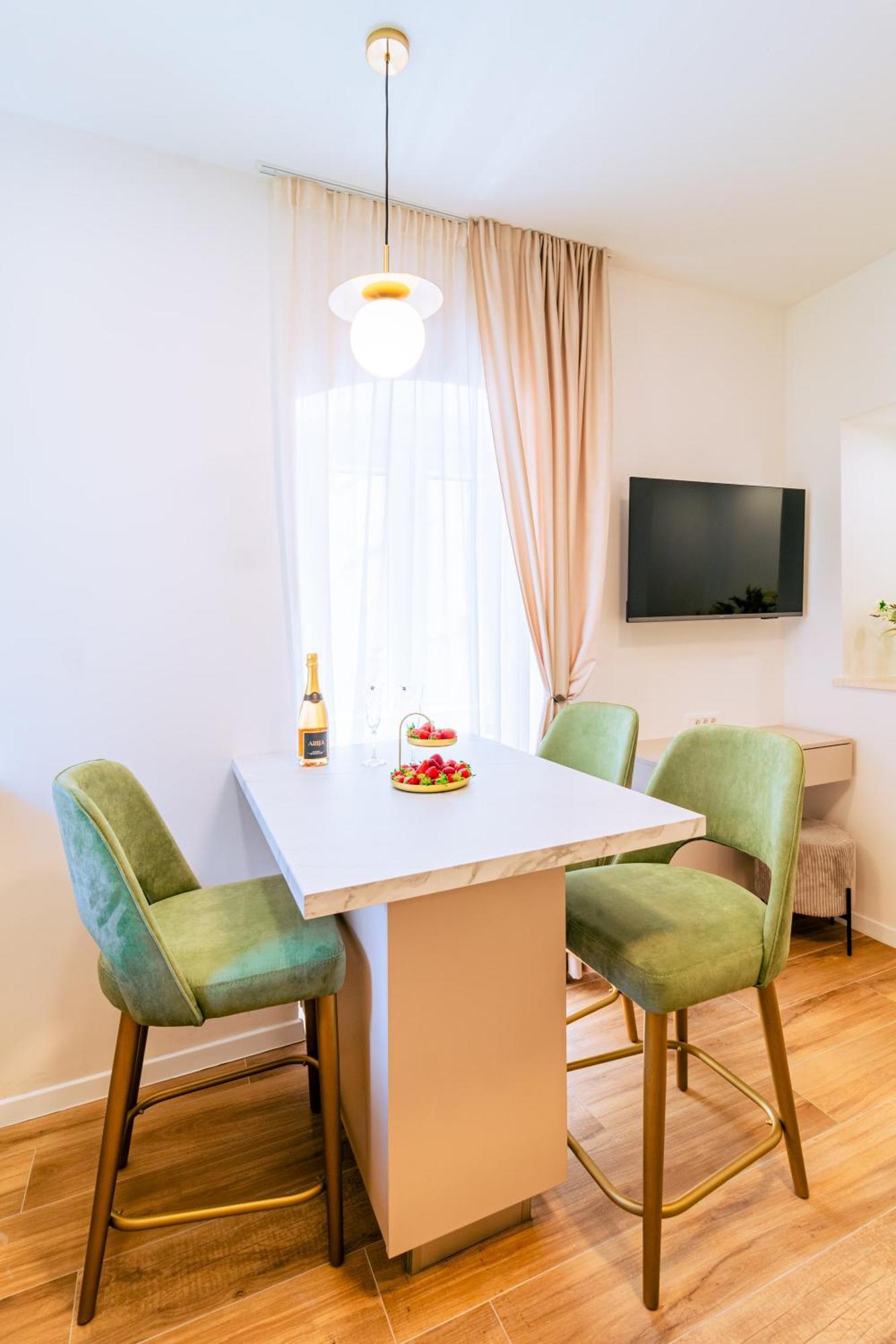 Apartment Luxury 2 Bedroom-2 Bathroom With Rooftop Terrace & Luxury App Split
